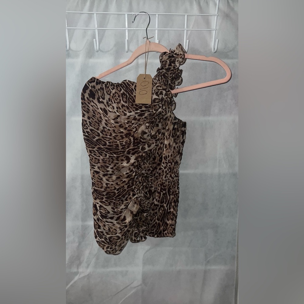 Pretty in leopard
